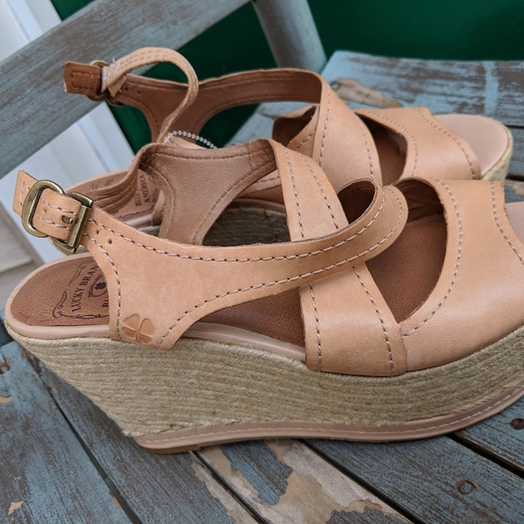 LUCKY BRAND Womens Beige Beaded Padded Dollis Round Toe Slip On Leather Thong Sandals Shoes